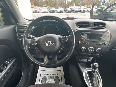 Used 2016 Kia Soul image 17