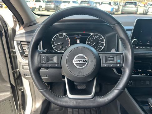 Used 2021 Nissan Rogue SV w/ Premium Package image 24