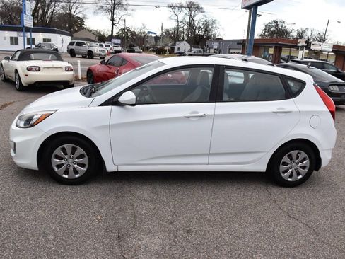 Used 2017 Hyundai Accent SE image 9