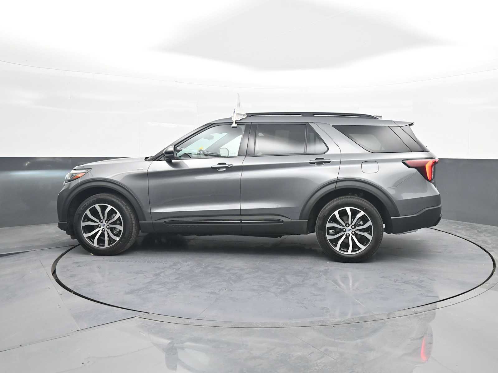 New 2025 Ford Explorer ST-Line AWD/4WD image 5