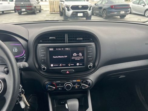 Used 2025 Kia Soul LX w/ LX Technology Package image 18