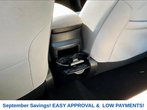 Used 2017 Toyota Corolla LE FWD image 9