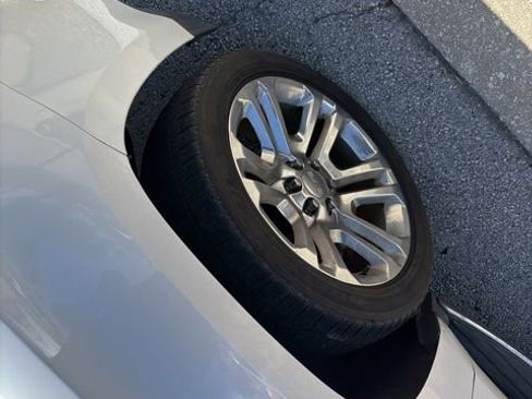 Used 2018 GMC Yukon SLT w/ Premium Edition image 13