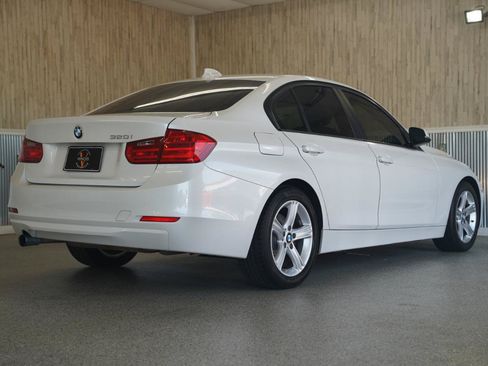 Used 2013 BMW 320i Sedan RWD image 9