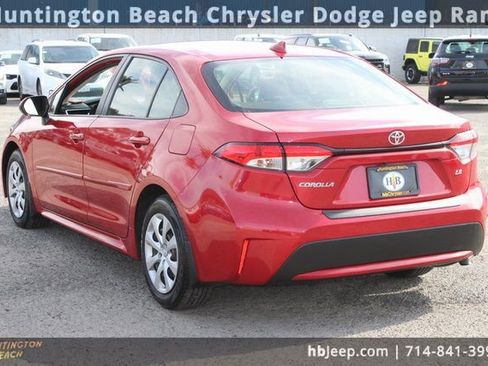 Used 2020 Toyota Corolla LE image 3