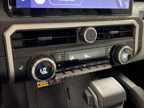 Used 2024 Toyota Tacoma Limited w/ Limited Package (LT) image 18