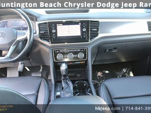 Used 2020 Volkswagen Atlas Cross Sport SEL image 16