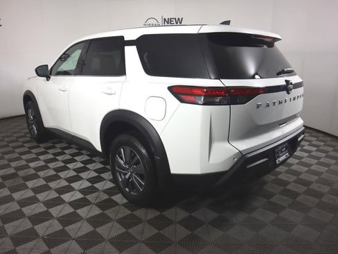 Certified 2025 Nissan Pathfinder S image 5
