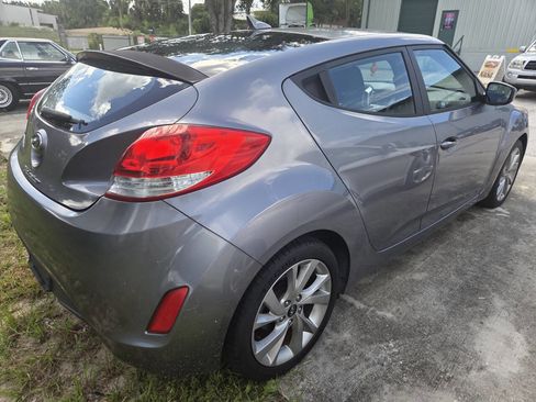 Used 2016 Hyundai Veloster image 5