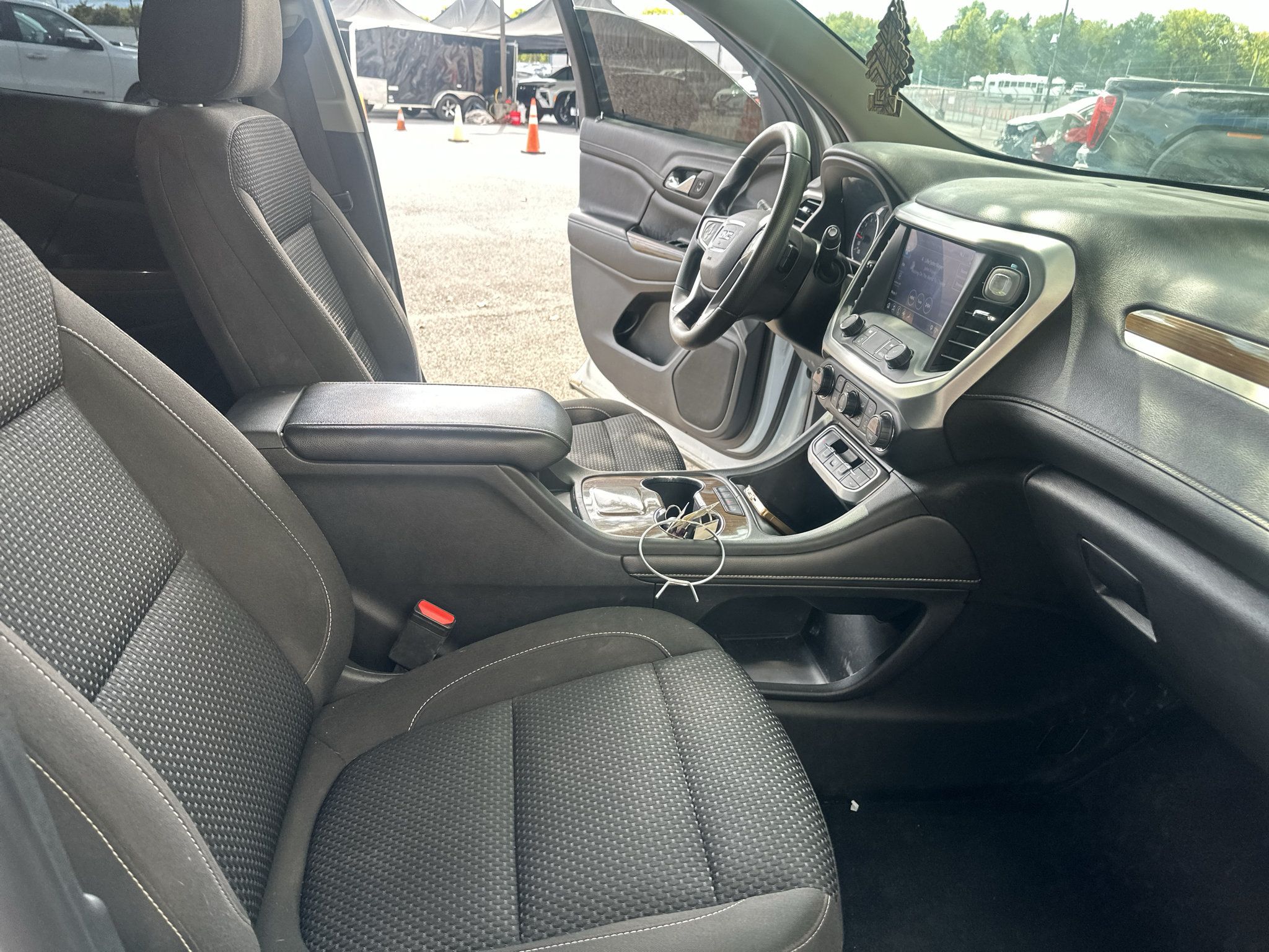 Used 2021 GMC Acadia SLE FWD image 28