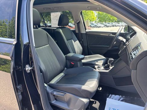 Used 2024 Volkswagen Tiguan SE AWD/4WD image 33