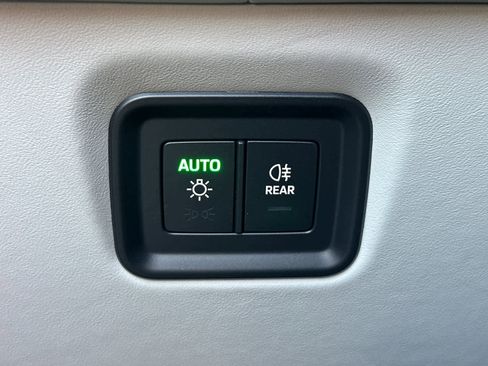 Certified 2025 Porsche Cayenne GTS AWD/4WD image 31