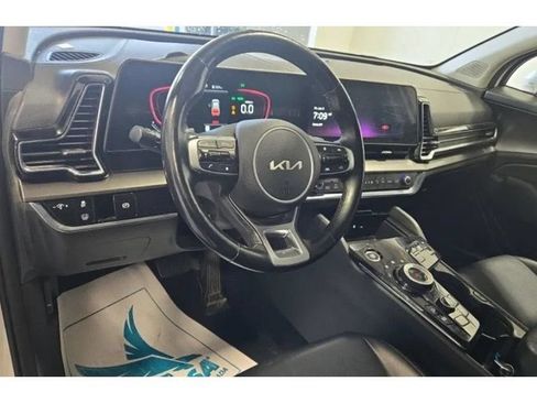 Used 2023 Kia Sportage EX AWD/4WD image 9