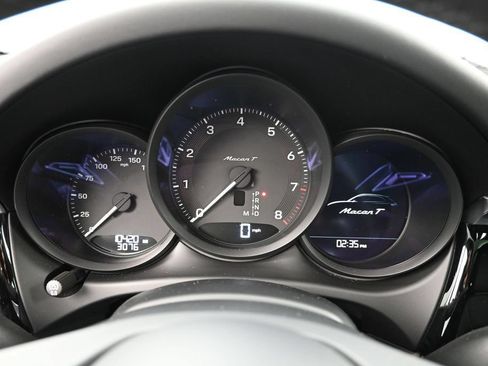 Certified 2025 Porsche Macan AWD/4WD image 20