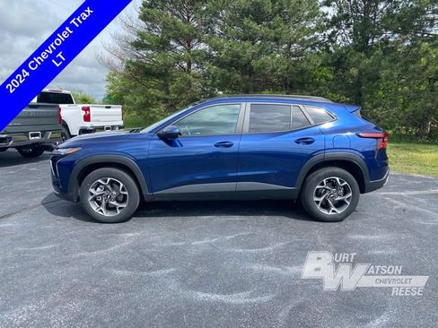 Used 2024 Chevrolet Trax LT w/ Driver Confidence Package FWD image 3
