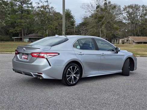 Used 2020 Toyota Camry SE image 5