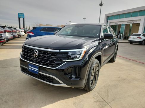 New 2026 Volkswagen Atlas Cross Sport SE image 3