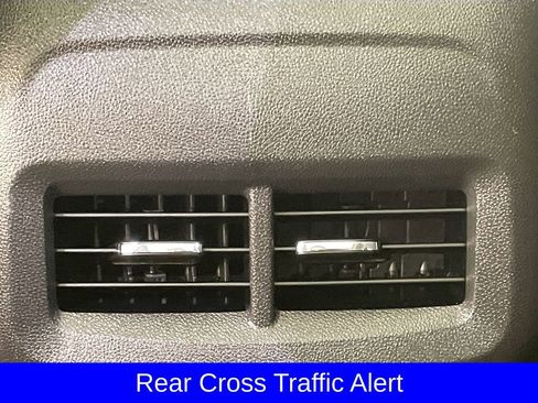 Used 2023 Chevrolet Equinox LT image 27