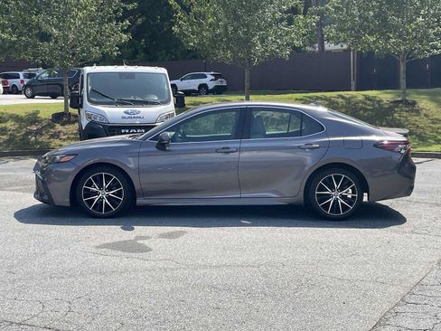 Used 2022 Toyota Camry SE FWD image 2