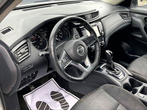 Used 2020 Nissan Rogue SV FWD image 14