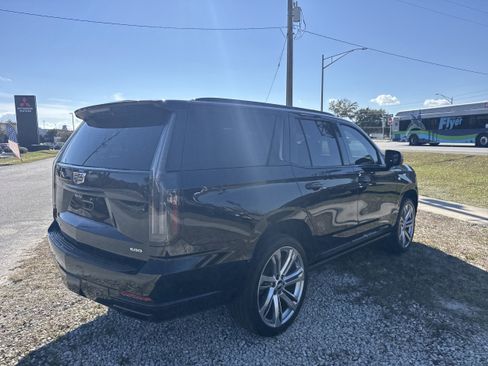 Used 2025 Cadillac Escalade Sport Platinum image 4