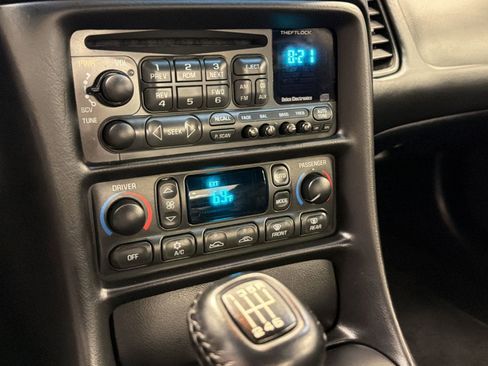 Used 2004 Chevrolet Corvette Z06 w/ Z06 Preferred Equipment Group image 16