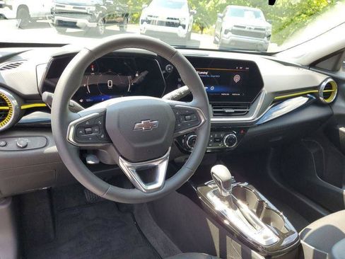 Used 2024 Chevrolet Trax ACTIV w/ Driver Confidence Package FWD image 7