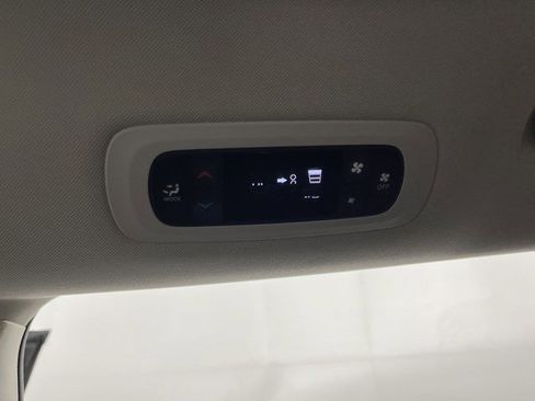 Used 2023 Chrysler Voyager LX FWD image 38