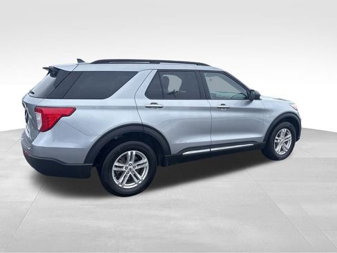 Used 2022 Ford Explorer XLT w/ Equipment Group 202A image 7