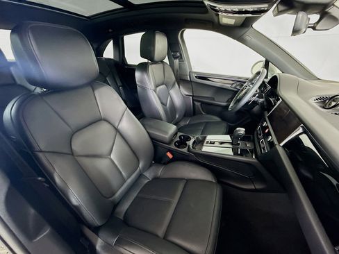 Certified 2024 Porsche Macan AWD/4WD image 28