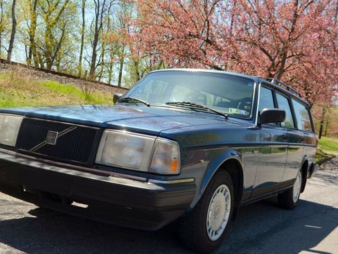 Used 1992 Volvo 240 Wagon RWD image 6