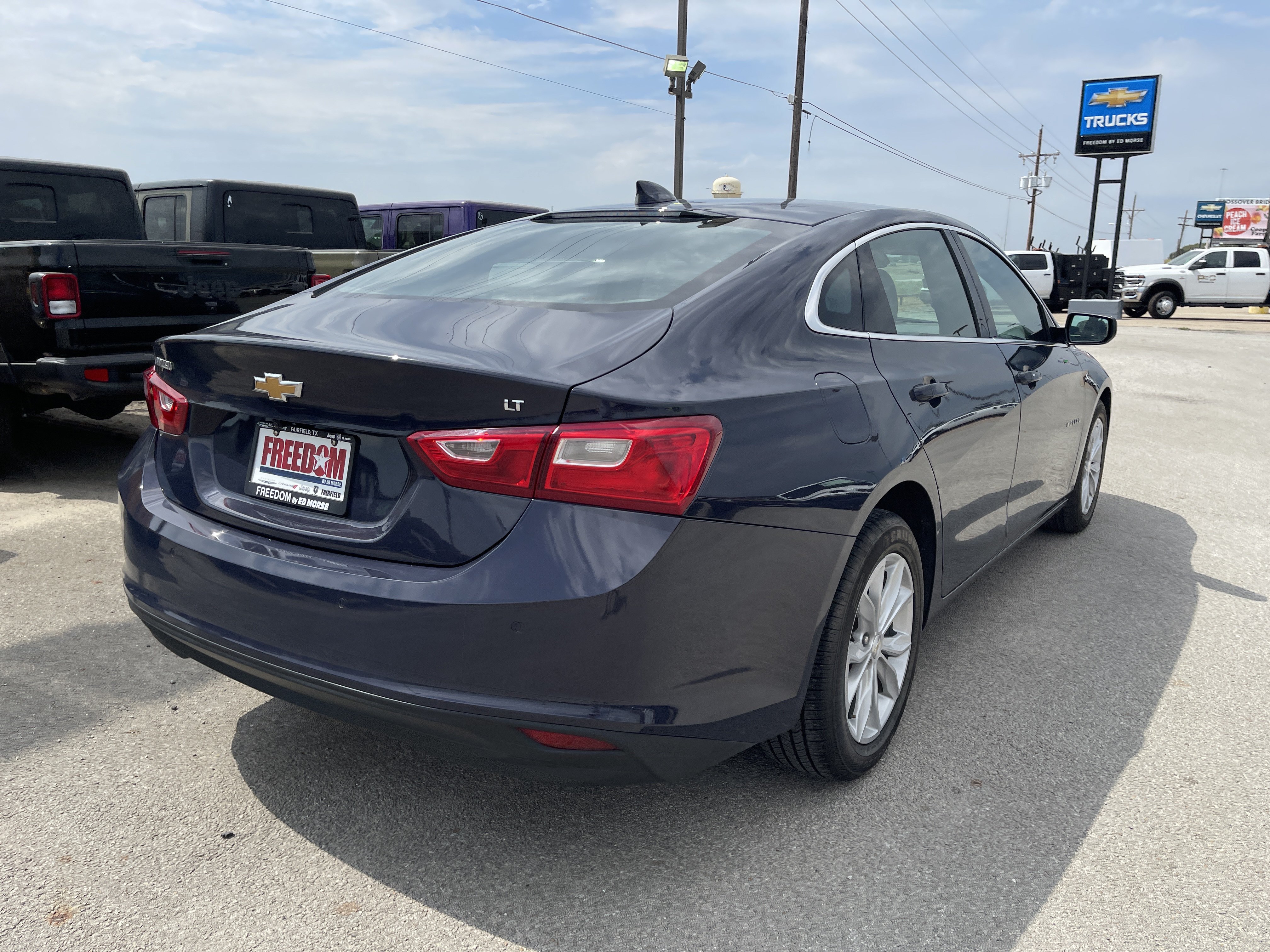 Used 2025 Chevrolet Malibu LT FWD image 4