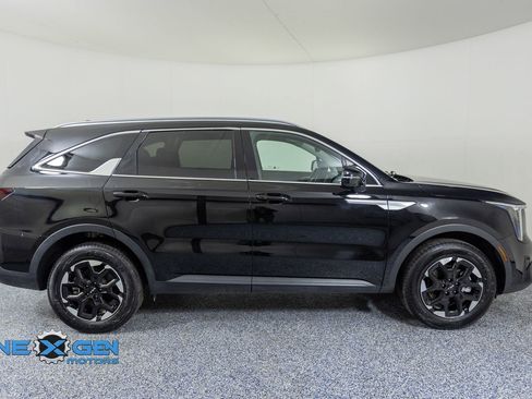 Used 2024 Kia Sorento S AWD/4WD image 8