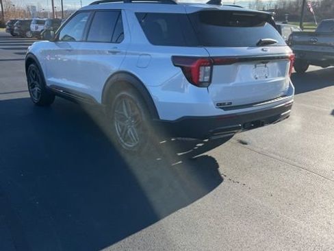 New 2026 Ford Explorer ST-Line w/ ST-Line Street Pack AWD/4WD image 7