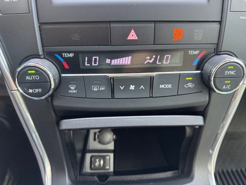 Used 2017 Toyota Camry Hybrid FWD image 22