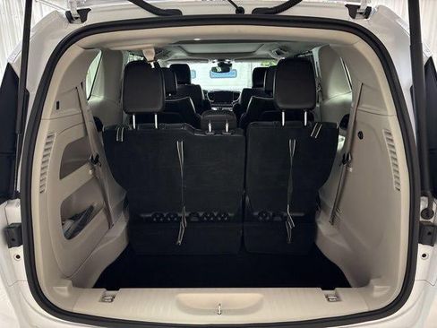 Used 2024 Chrysler Pacifica Limited image 27