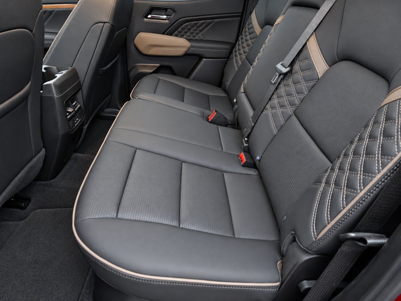 Used 2024 GMC Canyon Denali AWD/4WD image 31