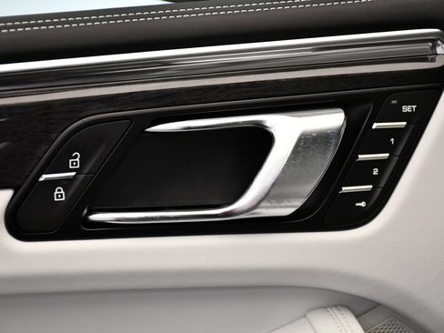 Certified 2026 Porsche Macan Turbo AWD/4WD image 37
