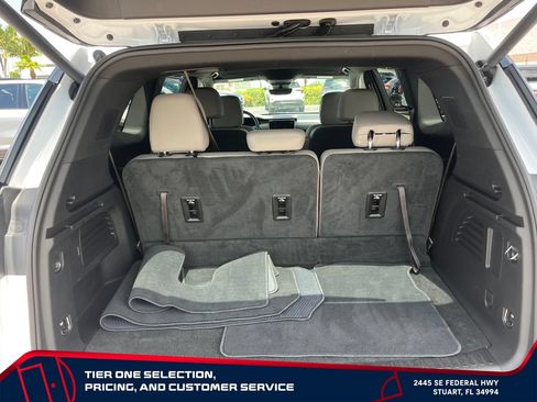 Used 2026 GMC Acadia Elevation w/ Elevation Premium Package FWD image 10