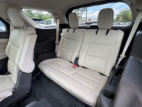 Used 2020 Ford Explorer Platinum w/ Premium Technology Package AWD/4WD image 22