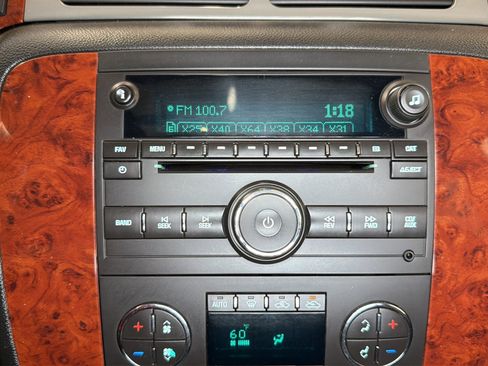 Used 2011 Chevrolet Avalanche LT w/ Luxury Package AWD/4WD image 25