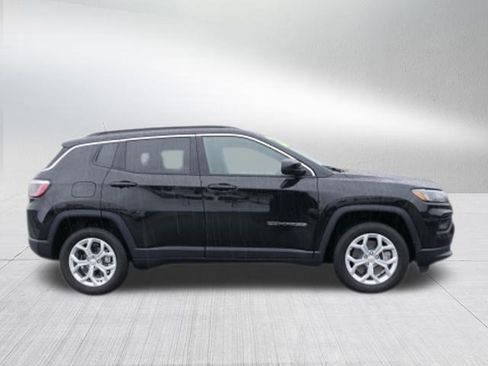 Used 2024 Jeep Compass Latitude image 2