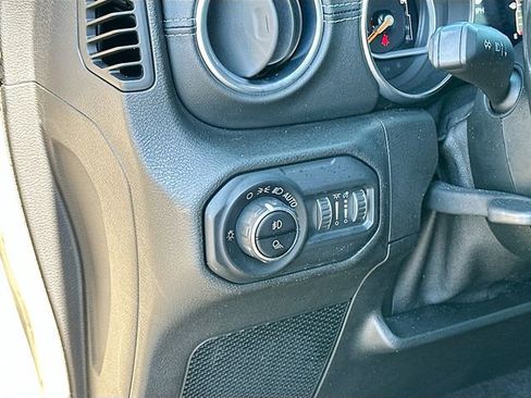 Used 2020 Jeep Gladiator Overland image 10