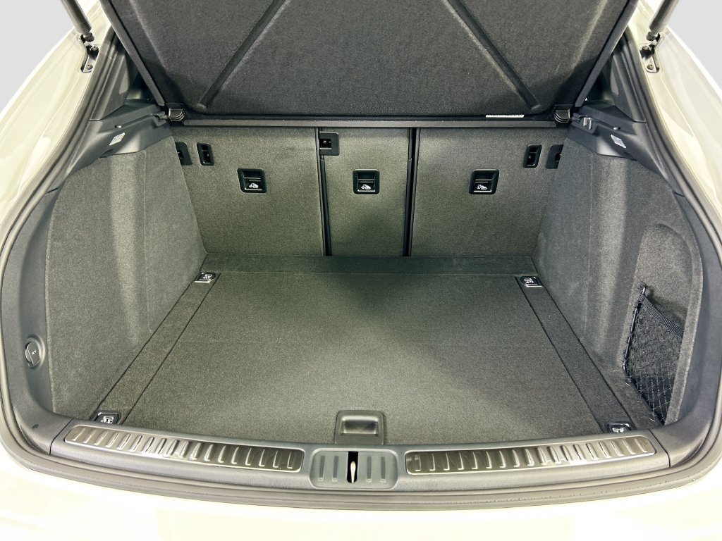 Used 2026 Porsche Macan AWD/4WD image 29