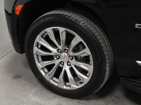 Used 2024 GMC Yukon XL Denali image 10