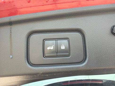 Used 2022 Nissan Pathfinder SV w/ SV Premium Package AWD/4WD image 42