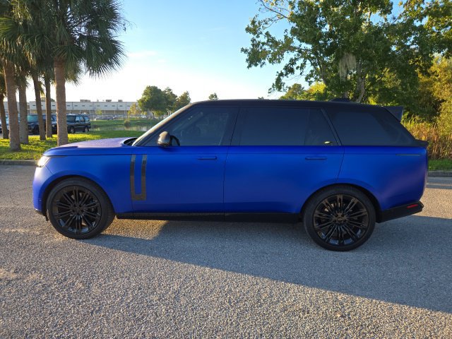 Used 2025 Land Rover Range Rover Long Wheelbase SE AWD/4WD image 2