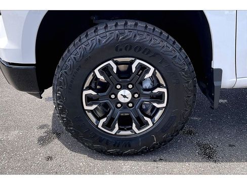 Used 2024 Chevrolet Silverado 1500 LT Trail Boss w/ LT Trail Boss Premium Package AWD/4WD image 10