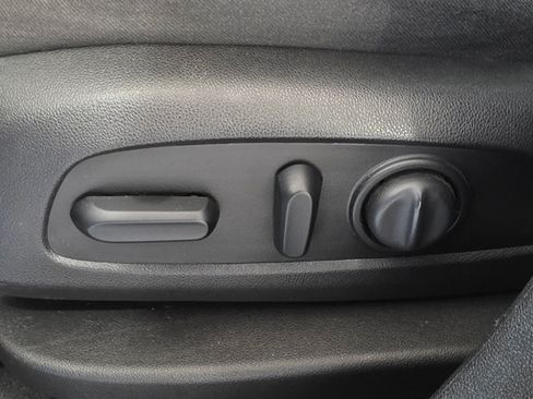 Used 2019 Chevrolet Equinox LT w/ Sun & Navigation Package FWD image 13