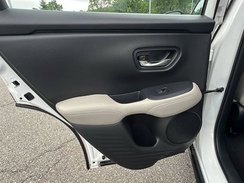 Used 2025 Honda HR-V LX image 17
